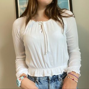 XS Hollister white scalloped top🤍